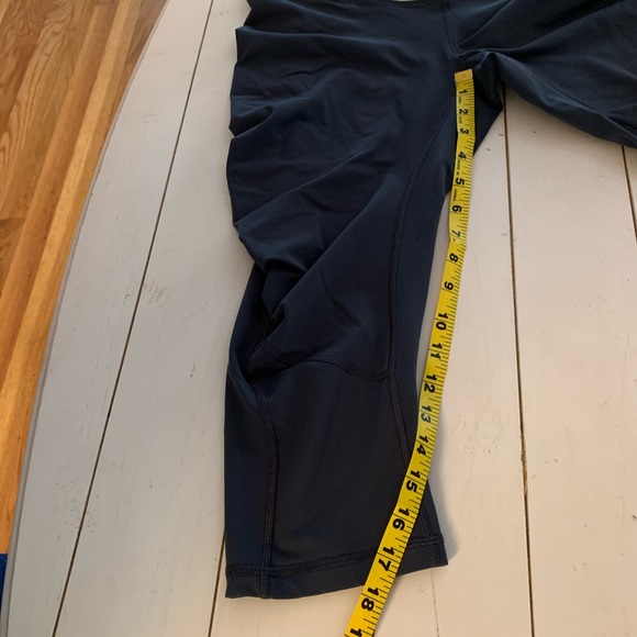 Lululemon // Capri Size 10 - Picture 15 of 16